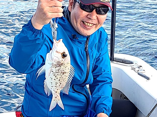 魚の引きやめつき!!_GLOWおきなわ