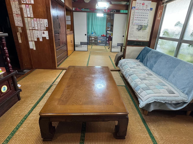 この机の上で花笠を作成します。_黄金花笠
