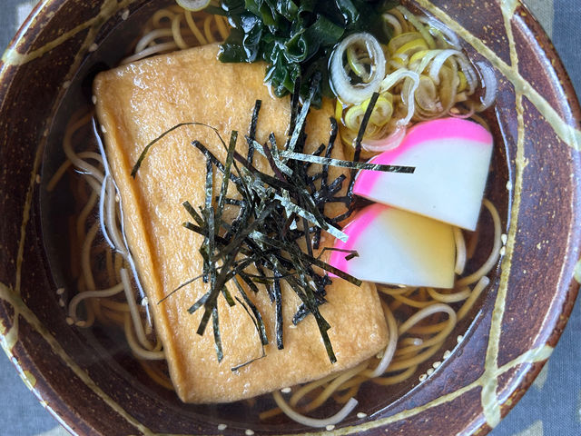 大人気 キツネ蕎麦!_つがる市車力ウェルネスセンター「しゃりき温泉」