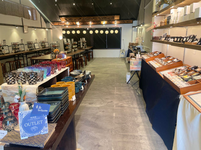 店内広々♪和食器の販売や当店オリジナル七味もたくさんご用意しております!川越のお土産選びにもぜひ。_川越 福七味