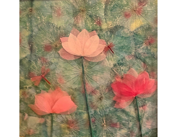 蓮の葉を貼って 思い思いの色を着色
世界で一つだけの作品_蓮香