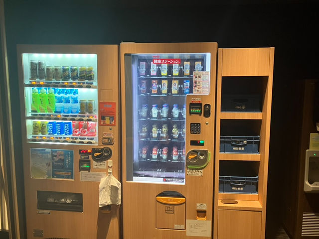 自動販売機(有料)もご利用頂けます。購入後はフリースペースでお寛ぎください。_春日の湯 ドーミーイン後楽園