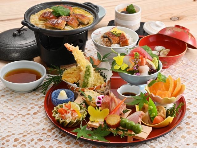 特製和会席&飲み放題のお食事付き_スリークロストラベル