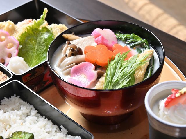 勿論、力士監修の特製ちゃんこ鍋もご賞味頂きます。_浅草相撲部屋 ANNEX