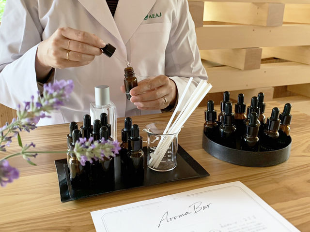 【ワークショップ】アロマスプレーなど、精油を使用したアロマクラフト作りを体験いただけます(有料/予約制)。_AEAJグリーンテラス