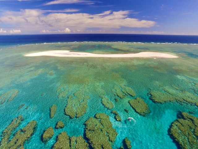 弊社のみ上陸許可を取得!!
全長約200mの真っ白な無人島の「クエフ島」!_OKK MARINE CLUB