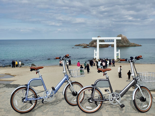 糸島の有名観光スポットの二見ヶ浦で記念撮影。_糸島サイクルツーリズムセンター