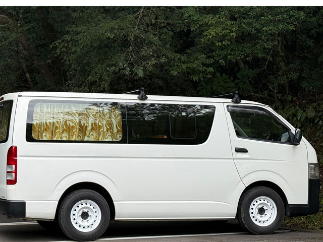 陸のツアーで使用する車両です。
後部のベッドスペースにて子供達も遊んだり、休憩したり楽しんでます。_AMALOHA