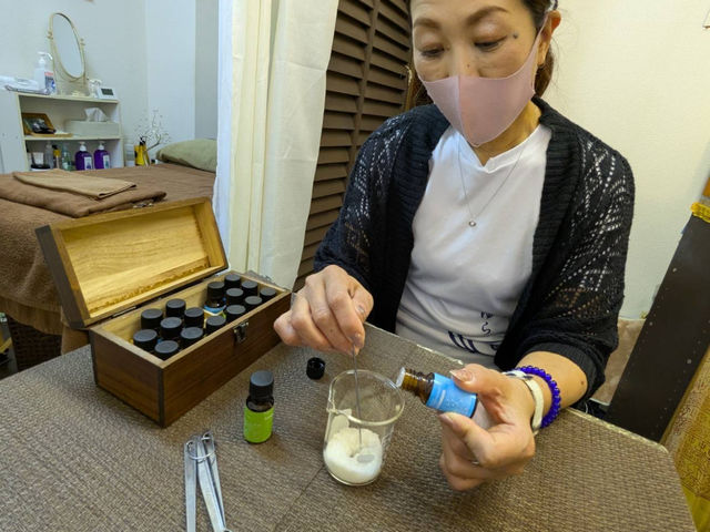 バスソルトを作成中!持ち帰って、優雅なバスタイム!!_ゆるりんどう