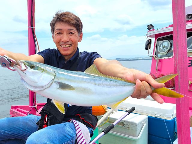 関西国際空港を眺めながら、ハマチ釣り。勿論、体験プランは手ぶらで遊べます_泉佐野マリンライフ - izumisanomarinelife