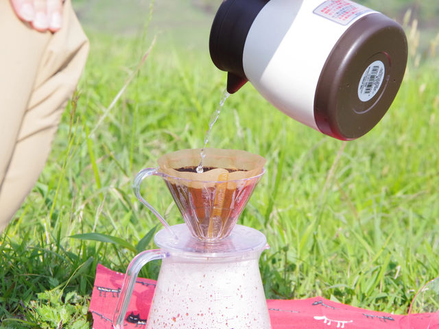 山頂でのコーヒーサービス。_青の旅行社