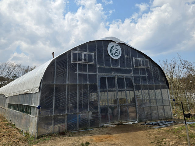 集合場所
この中でメロンの試食をしていただきます_ゆめろんfarm