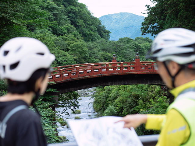 In front of symbol of Nikko, Shinkyo bridge._日光サイクル&ツーリズム