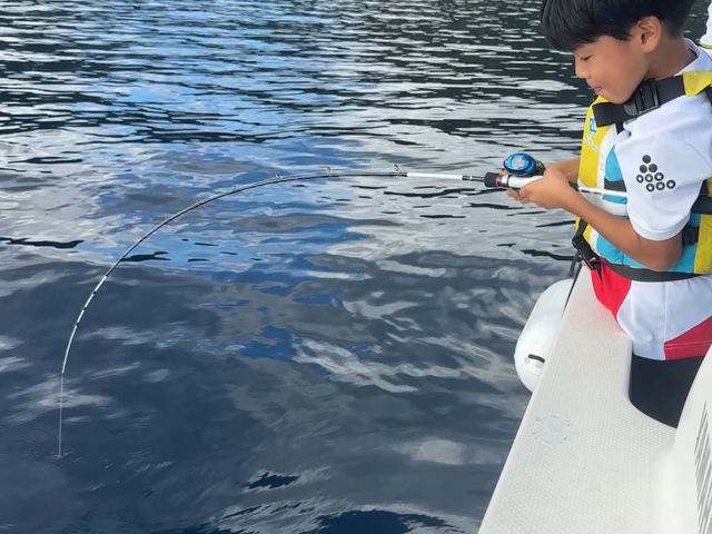 釣って食べるまでが旅の醍醐味!親子で楽しめる体験型「釣食の旅」で、海の恵みを丸ごと味わおう。_Reef Break