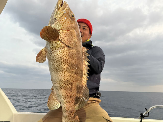 ジギング体験&ステップアップコース
Reef Breakでジギング体験!
釣り歴20年越えのスタッフが乗船しレクチャー_Reef Break