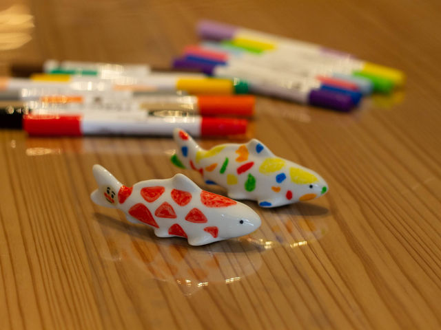 にしき鯉の絵付けイメージ_よもぎひら温泉和泉屋