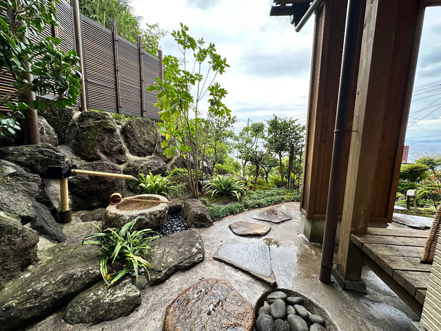 海を見ながらつくばいで身を清めていただきます_松風庵