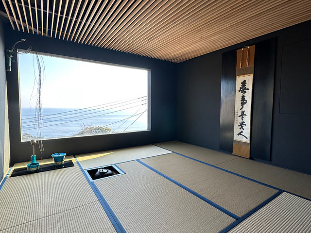 2025年の初釜のしつらえです。
枝垂れ柳を使いました_松風庵