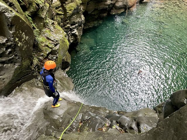 迫力のジャンプもできます!_Fujiyama Canyoning Japan