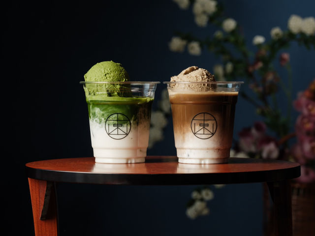 コールドドリンクの抹茶ラテ・ほうじ茶ラテ_陶芸喫茶東山