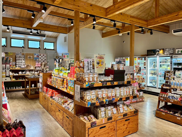 隣接する「ベルテラシェ物産館」では栃木県内のお土産や大谷石工芸品を豊富に取り揃えております。_ベルテラシェ体験館