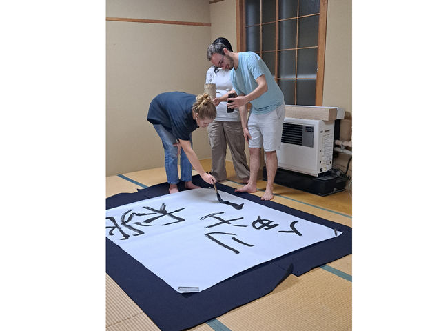 特大(150cm×150cm) 大きな筆で書きます。_宿小町や