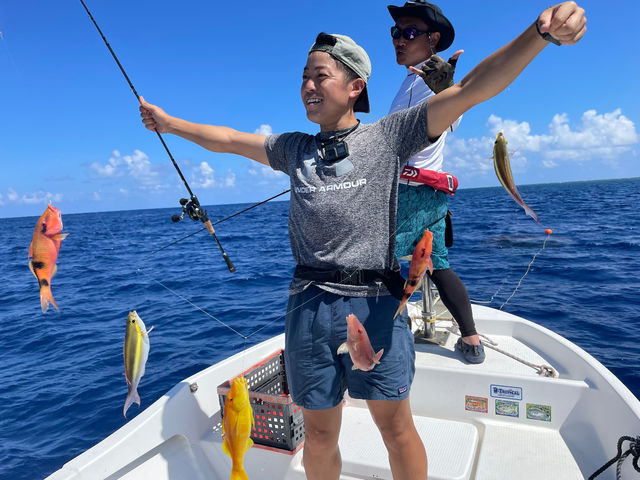 釣り方も色々で
小物から大物、色んな魚が釣れます!_B-TROPICAL