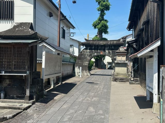 金剛乗寺/石門
異国を思わせる石門が目印の旧山鹿町で最も古いお寺です_チャリかりん?