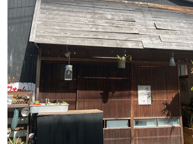 店舗前_六兵衛坂新倉花店