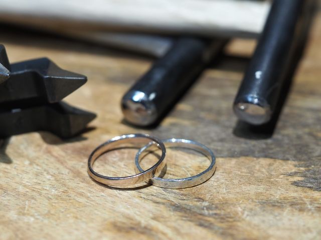 専門の工具で誰でも簡単に作業できます。
_彫金工房 コトトキ つくば