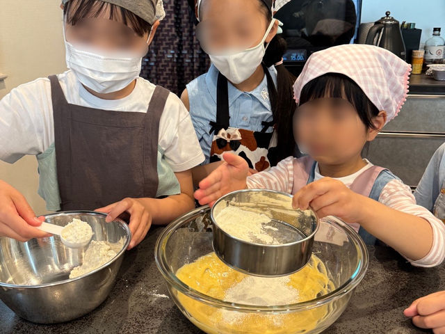 いろんな年齢の参加者と協力してお料理_あさひがおかこどもキッチン