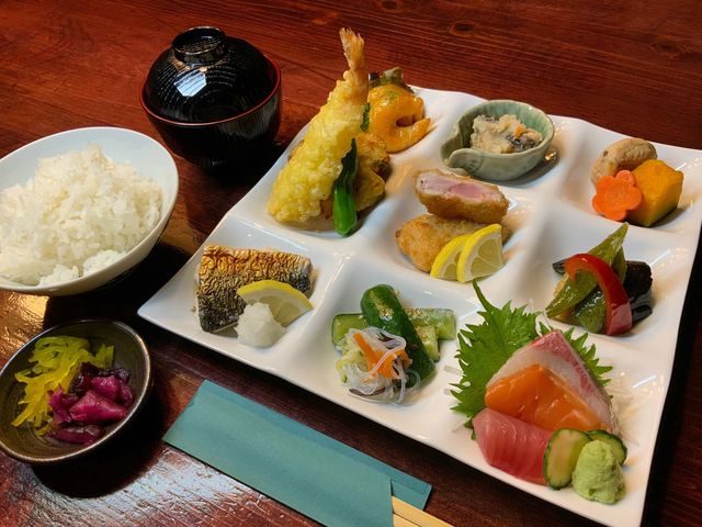 書道体験のあとはそのままお店でお食事をお楽しみいただけます♪_一揆西陣