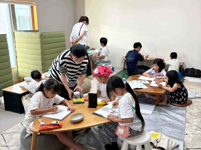 教室風景(レンタルスペース)_イロみな絵画・造形教室 朝倉教室