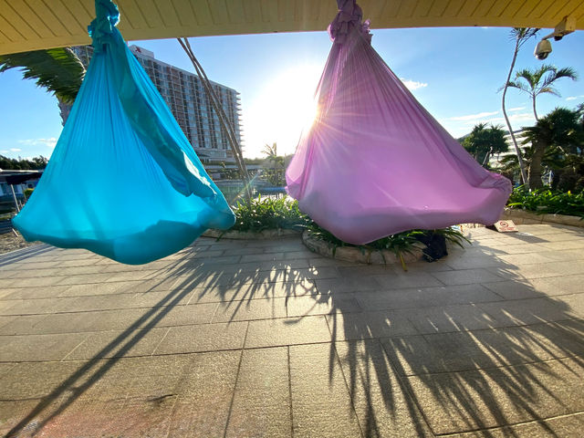 ハンモックに包まれリラックスタイム_Okinawa yoga MATE