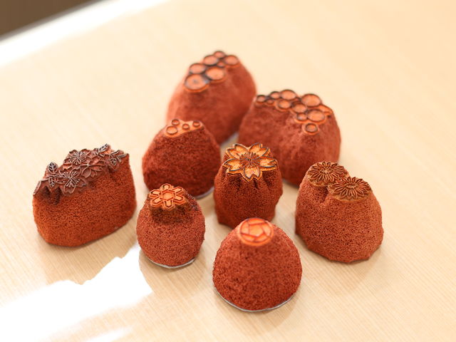 ハンコは特殊なふかふかした形状。伝統的な絵柄からかわいい猫ちゃんまで、約50種類以上ご用意しております。_清峰堂株式会社