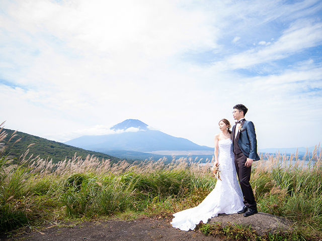 山中湖で富士山と湖を背景にフォトウェディングを。絶景です。ハネムーンにピッタリ。_ブライダルサロンメグミ