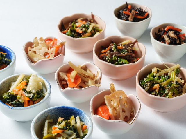 【小鉢】旬の食材を使った総菜を毎日4種類ご用意しております。かわいい器にもご注目下さい。
_プレミアホテル−CABIN−新宿(CABIN cafe)