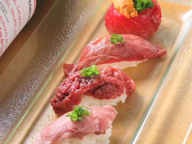 肉酒場 炙り肉寿司 菊岡精肉店 着席部の写真1