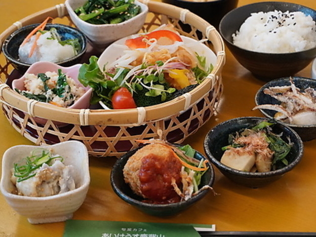 旬菜カフェあいはうす 鹿背山の写真1