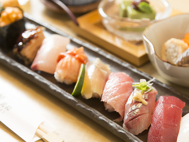 東鮓 共和店の写真1