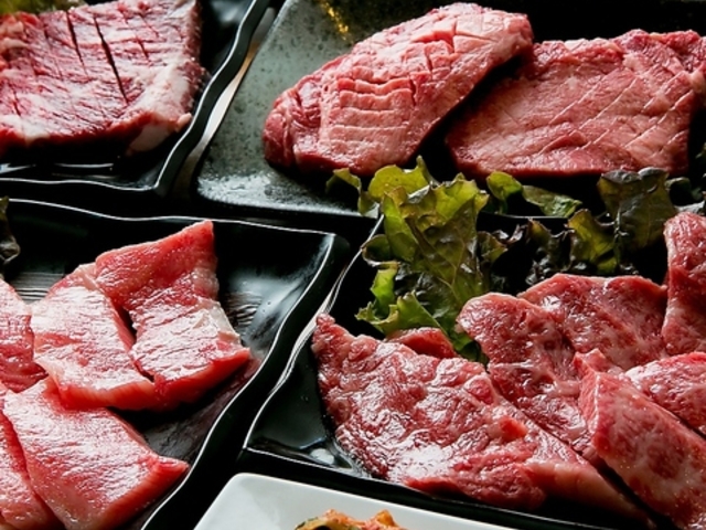 播州焼肉 ホルモン まねき牛 たつの店の写真1