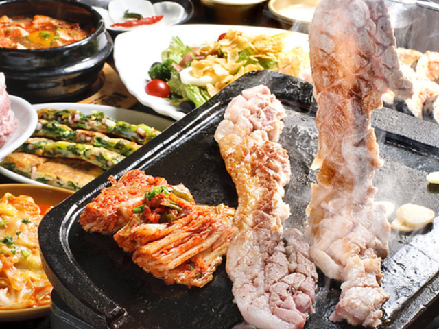 本格韓国料理食べ放題 ハヌリ新宿歌舞伎町店の写真1