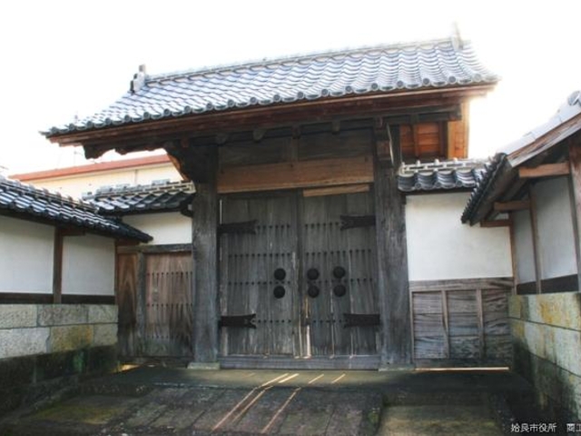 蒲生御仮屋門〔県指定史跡〕の写真1