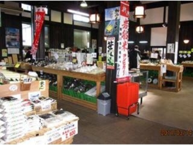 とれたて野菜市かみはやし_道の駅 神林 稲穂の里 とれたて野菜市