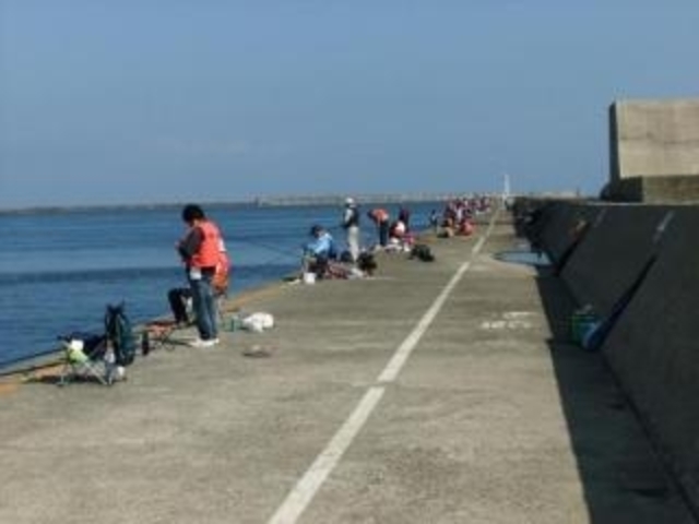 新潟東港第2東防波堤釣場開放会場の写真1