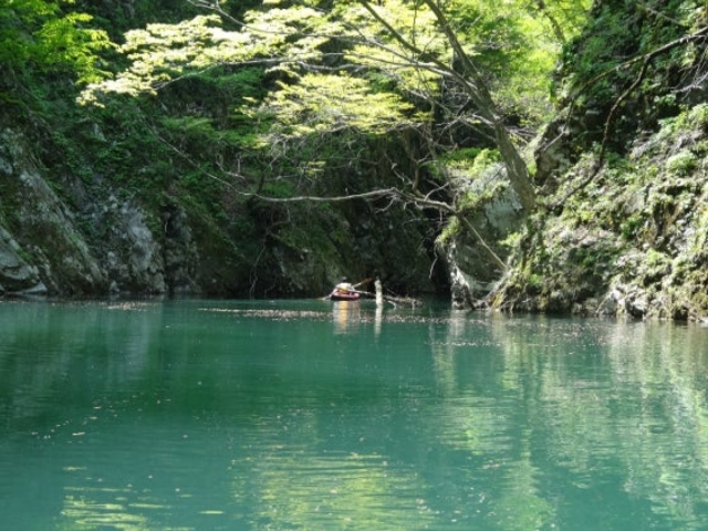 ながい百秋湖ボートツーリング「絶景・三淵渓谷通り抜け参拝」の写真1