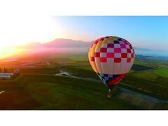 朝の絶景を楽しもう!早朝熱気球体験の写真1