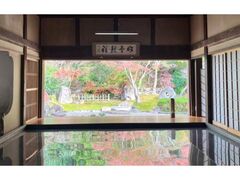 寿福寺 逆さ紅葉の写真1