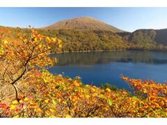大浪池の紅葉の写真1