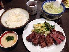 牛たん炭焼き 利久 仙台駅前店の写真1